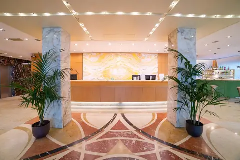 Tiffany Milano in Trezzone — foto 3