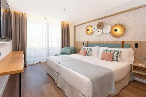 Mediterranean Palace Hotel in Arona — foto 4