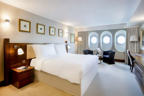 Queen Elizabeth 2 Hotel in دبي — foto 5