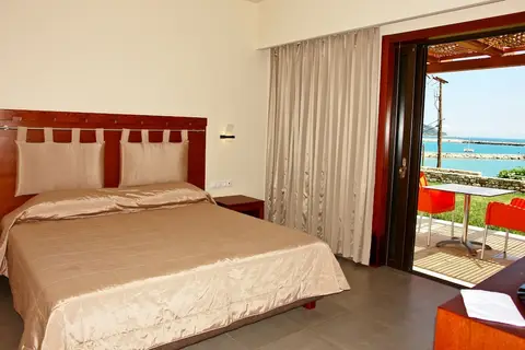 Kymi Palace in Αλιβέρι — foto 23