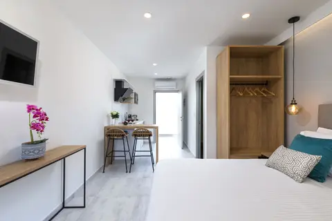 V Luxury Suites in Παλιούρι — foto 20