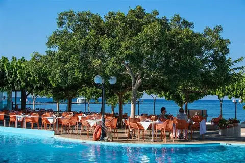 Corissia Beach in Georgioupolis — foto 7