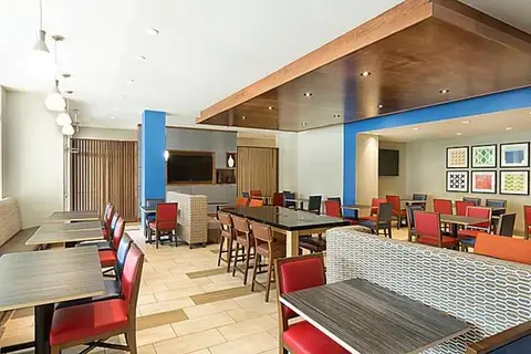 Holiday Inn Express & Suites S Lake Buena Vis in Kissimmee — foto 29