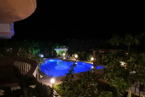 Golden Rose Suites in Kamisiana — foto 13