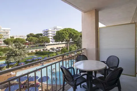 Golden Avenida Family Suites in Salou — foto 8