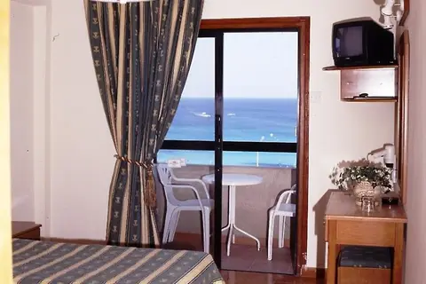 Chrystalla Hotel in Παραλίμνι — foto 3