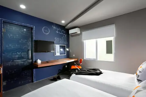 Berry Biz Hotel Sunset Road in Kuta — foto 5