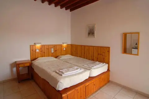 Coliseum Studios & Apartments in Πεύκοι — foto 5