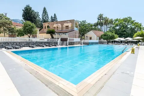 Riverside Garden Resort in Alsancak — foto 25