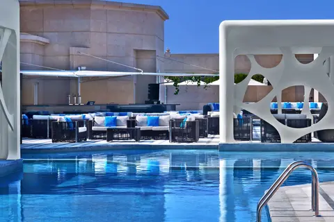 V Hotel Dubai Curio Collection by Hilton in دبي — foto 15