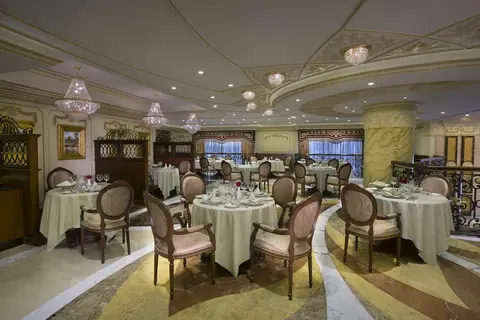 Royal Rose Abu Dhabi, a Curio Collection by Hilton Affiliated Hotel in الدَّانَةْ — foto 5