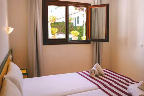Hotel Apartamentos Playa Parc in es Mercadal, foto 12