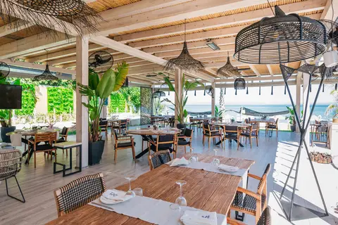 Blue Carpet Luxury Suites in Πευκοχώρι — foto 9
