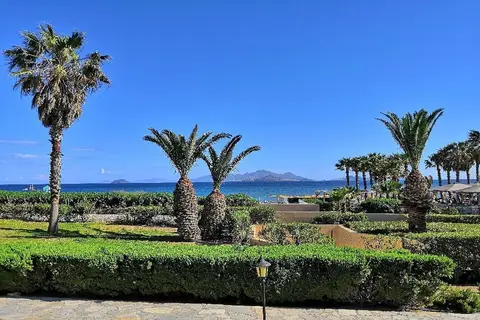 Porto Bello Beach in Καρδάμαινα — foto 19