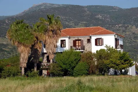 Islands Apartments in Πέτρα