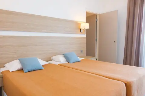 Kapetanios Bay Hotel in Παραλίμνι — foto 14