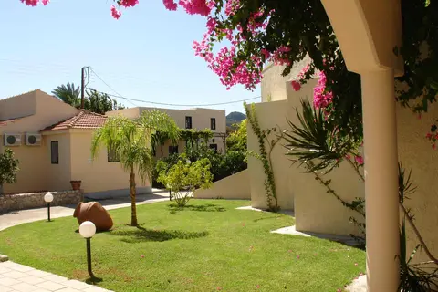 Summerland Hotel & Bungalows in Ιαλυσός — foto 29