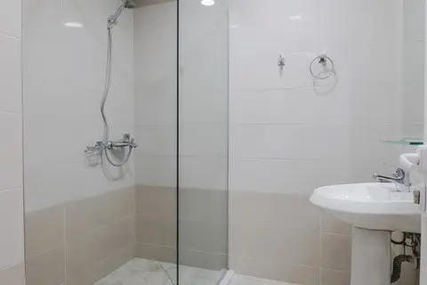 Hotel Alpha in Saranda — foto 28