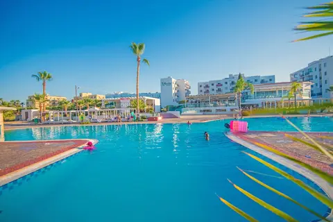 Marlita Hotel Apartments in Παραλίμνι — foto 27