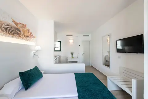 THB Flora in Puerto del Carmen — foto 20
