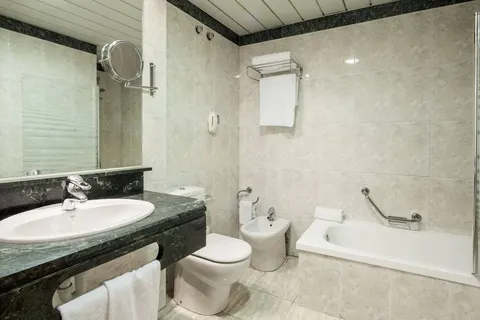 Hotel ILUNION Bilbao foto 7