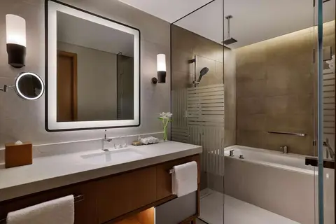 DoubleTree by Hilton Sharjah Waterfront Hotel in Sharjah — foto 16