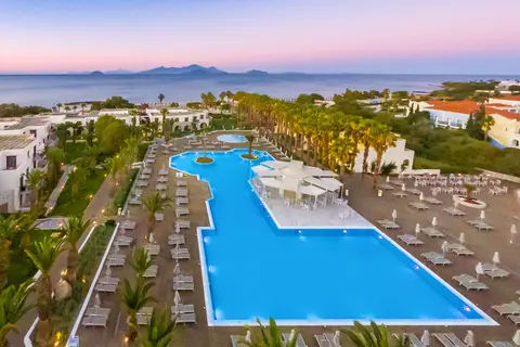 Porto Bello Beach in Καρδάμαινα — foto 4