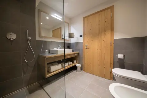 Hotel Monroc in Commezzadura — foto 9