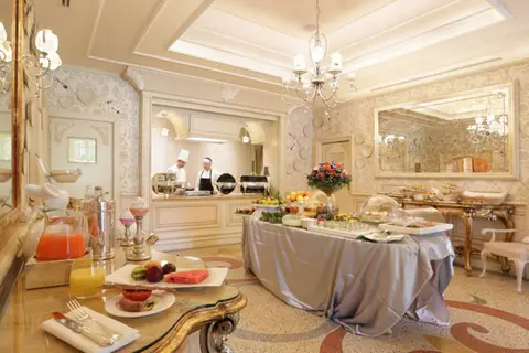Chateau Monfort in Milaan, foto 22