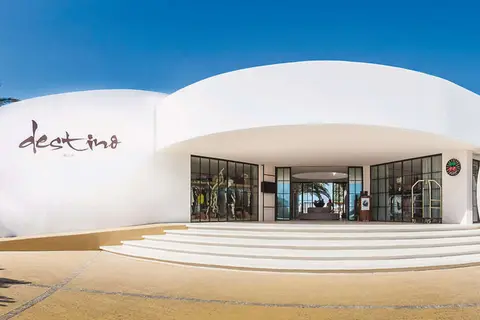 Destino Pacha Ibiza Resort in Santa Eulària des Riu, foto 15