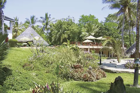 Pinewood Beach Resort & Spa in Kasemeni ward — foto 17