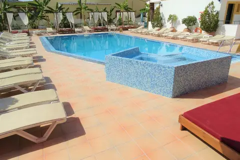 Oasis Beach Club in Kavos, foto 3
