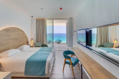 Flamingo Paradise Beach Hotel in Παραλίμνι — foto 11
