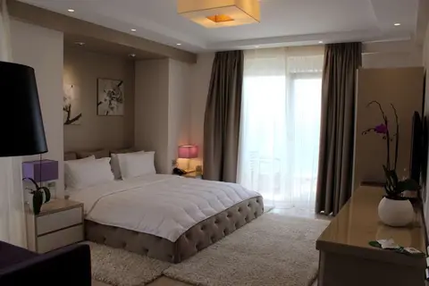 Demi Hotel in Sarandë — foto 15