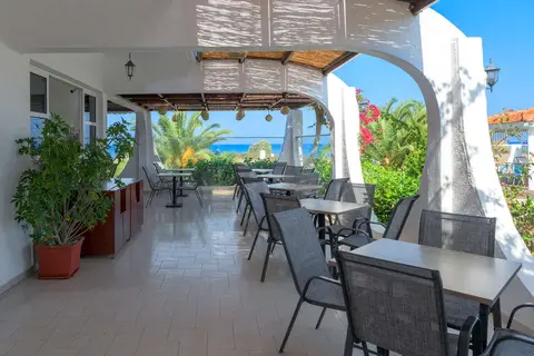 Nirvana Beach Hotel in Θεολόγος — foto 18