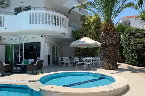 White Palace Studios in Φαληράκι — foto 8