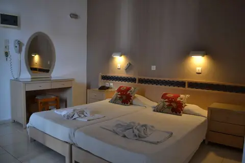 White Palace Studios in Φαληράκι — foto 22