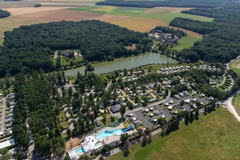 Camping Domaine De Dugny in Veuzain-sur-Loire — foto 17