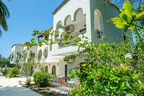 Vassilis Paradise Garden Aparthotel in Agios Georgios Pagon, foto 25