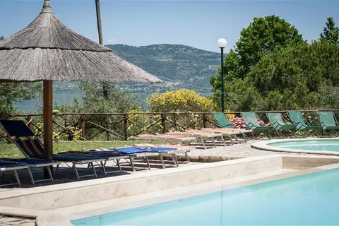 Village Cerquestra in Monte del Lago — foto 9