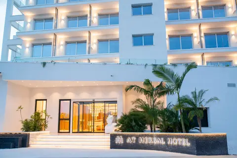 AT Herbal Hotel in Παραλίμνι — foto 7