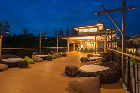Mai Holiday by Mai Khao Lak in คึกคัก — foto 24