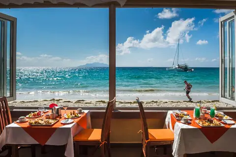 Coral Strand Smart Choice Hotel in Beau Vallon Bay — foto 9