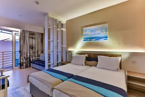 Carine Hotel Delfin in Bijela — foto 11