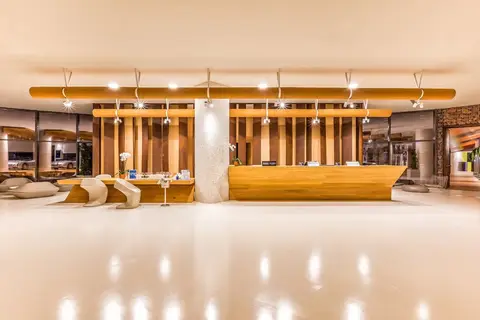 Fly & Go Higueron Hotel Malaga, Curio Collection by Hilton in Fuengirola — foto 39