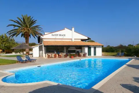 Sandy Beach Villas & Appartementen in Σβορωνάτα