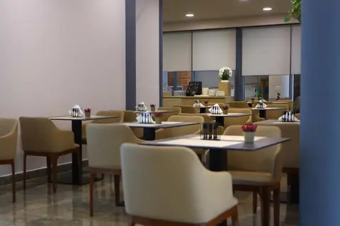 Metro Hotel Terminal in Tirana — foto 5