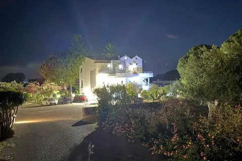George Beach Studios & Villas in Πεύκοι — foto 25