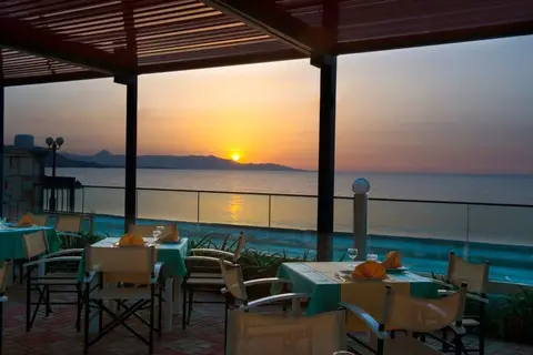 Golden Bay Hotel & Bungalows in Δημοτική Ενότητα Γουβών — foto 16