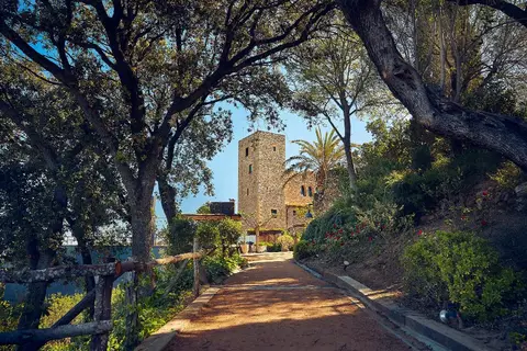 Castell d'Emporda in Barcelona — foto 24